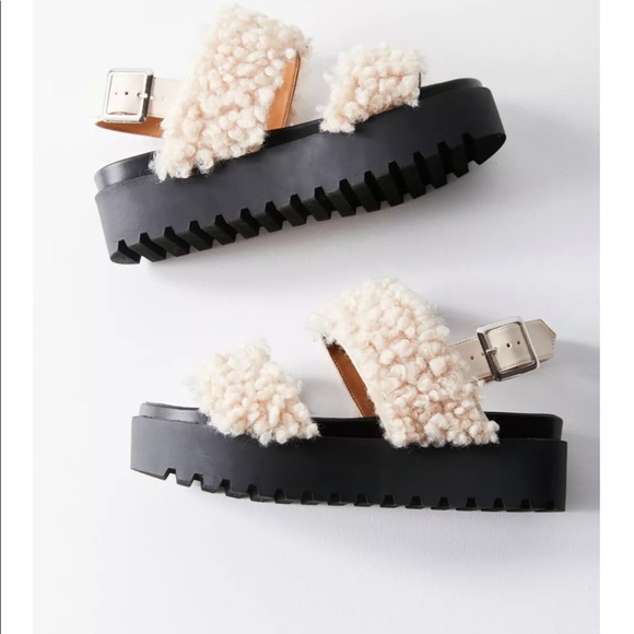 Urban Outfitters Lexi Sherpa sandals - Picture 1 of 7